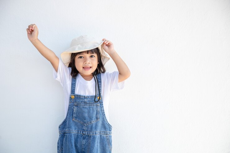 Photo 幸せな笑顔の子供の女の子の肖像画