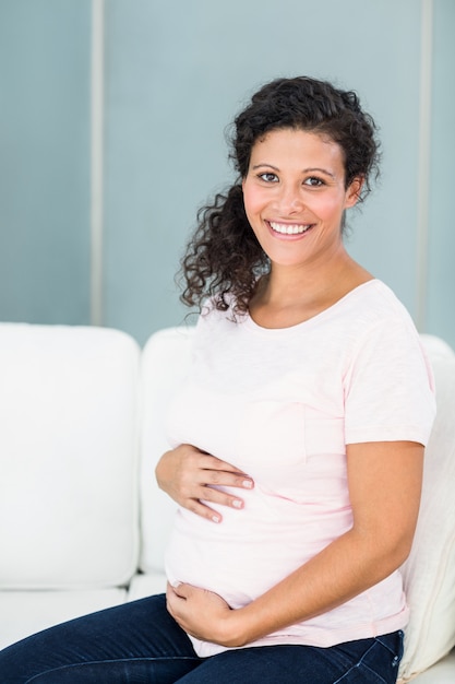 壁の幸せな女性の肖像