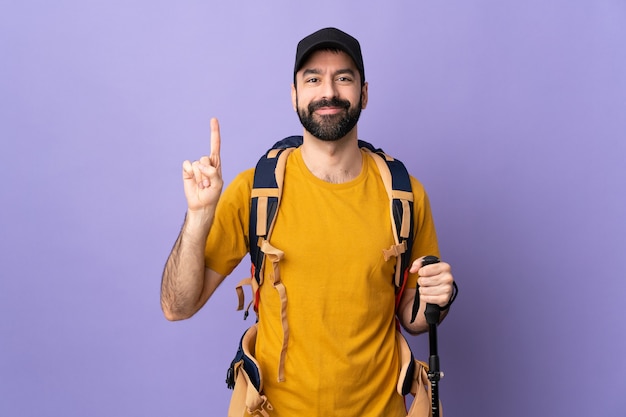 портрет туриста мужчина с рюкзаком