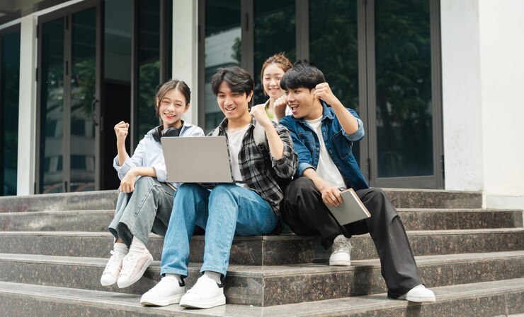 Photo 一群亞洲學生在大學的肖像圖像