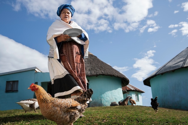 Foto ritratto di persona indigena che mostra la vita quotidiana