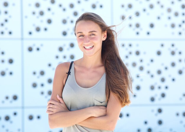 Photo portrait of a joyful young woman