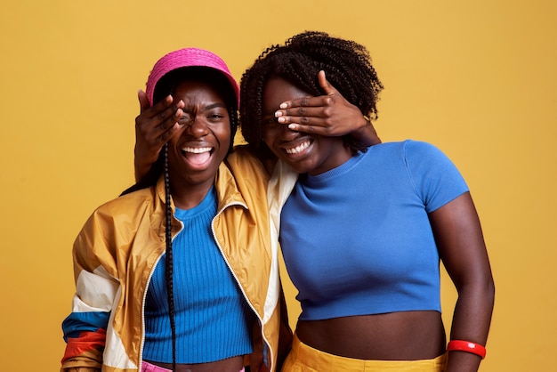 Photo portrait of lesbian couple posing together