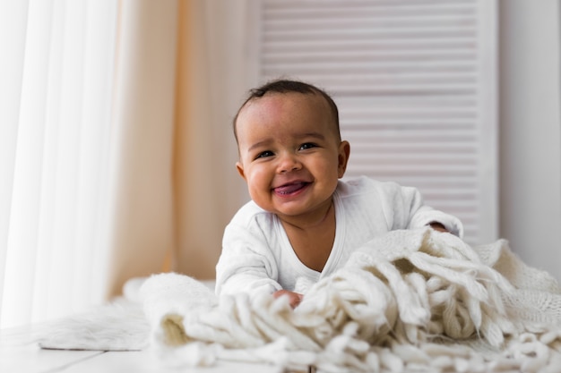 小さなアフリカ系アメリカ人の男の子の肖像画。