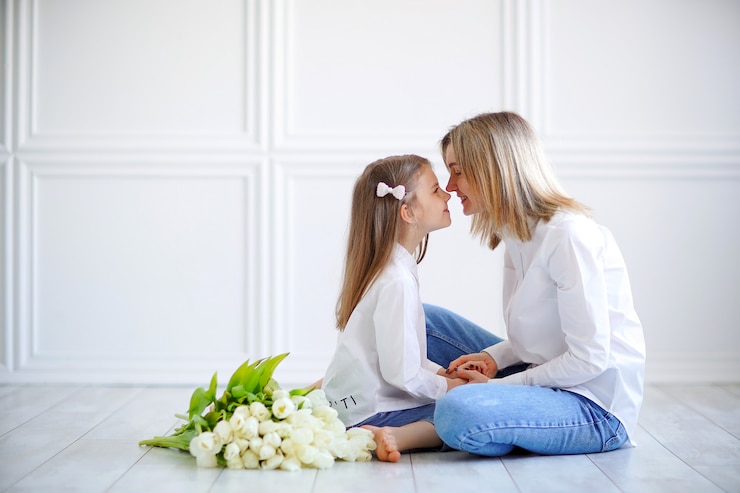 Photo portrait of little girl and loving mother with tulips