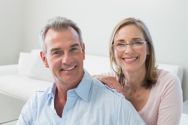 Photo portrait of a loving couple in the living room