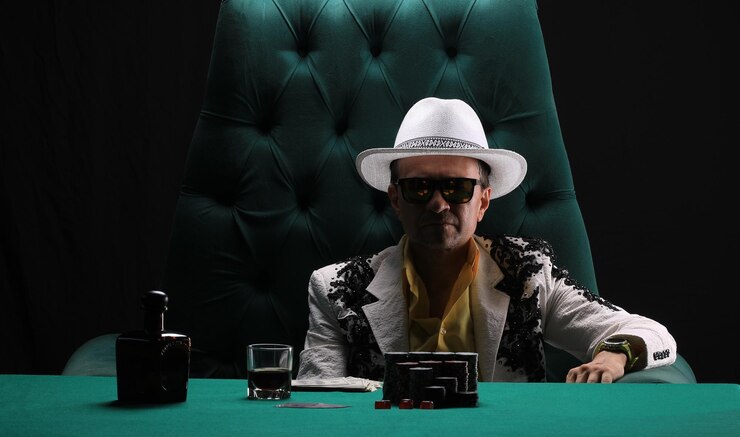 Photo portrait of a male gambler poker player