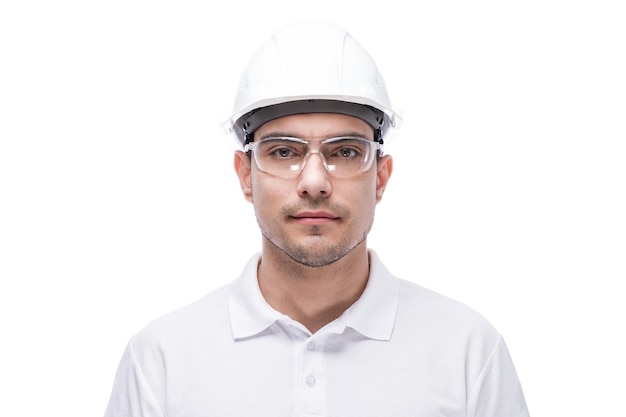 Photo portrait of man architect builder in white tshirt helmet and glasses on white background