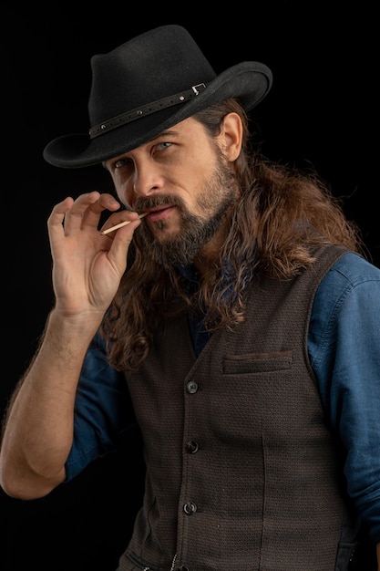 Photo portrait of man holding cigarette