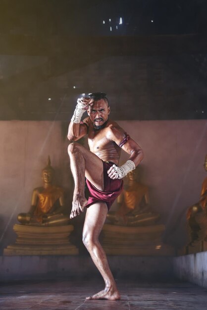 Photo portrait of man performing art in temple