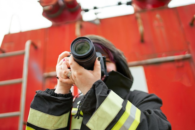 Photo portrait of man photographing