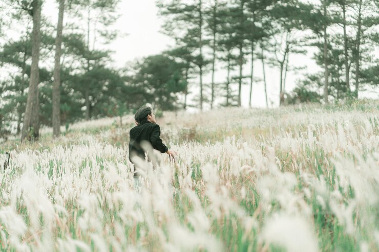 Photo 송이 한가운데 서 있는 남자 의 초상화