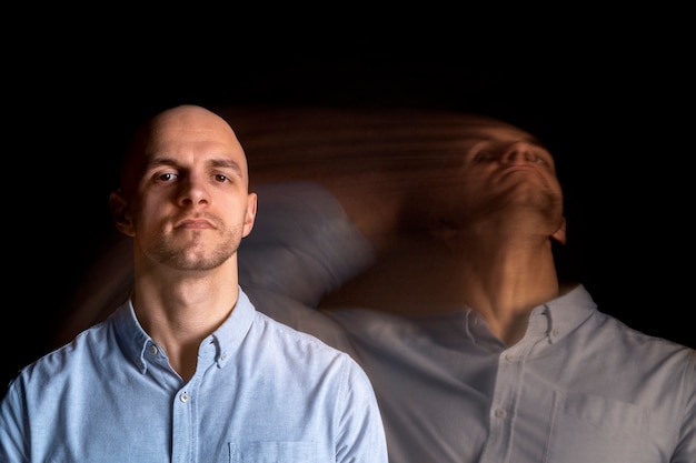 Photo portrait of man suffering from schizophrenia