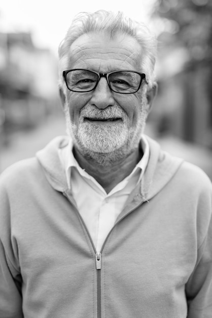 Photo portrait of man wearing eyeglasses