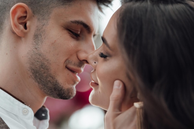 Foto ritratto di un uomo con le mani