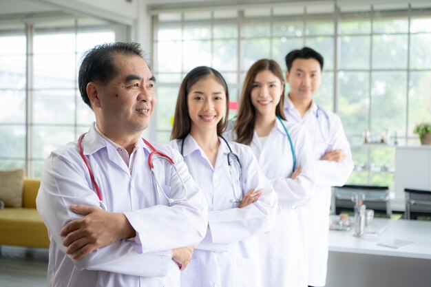Photo portrait of medical professor and a medical student in a hospital