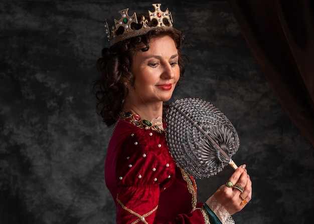 Photo portrait of medieval queen with hand fan