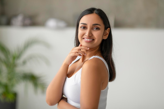 Photo portrait of millennial indian woman posing at bathroom