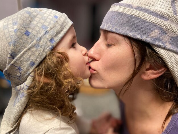 Photo portrait of mother and daughter