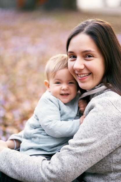 Foto ritratto di madre e figlio