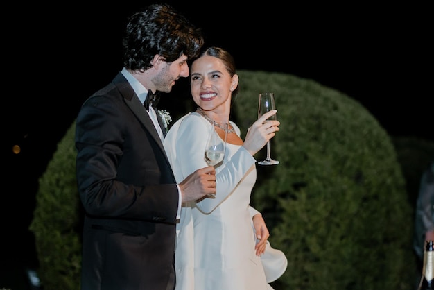 Photo portrait of the newlyweds at the presidium