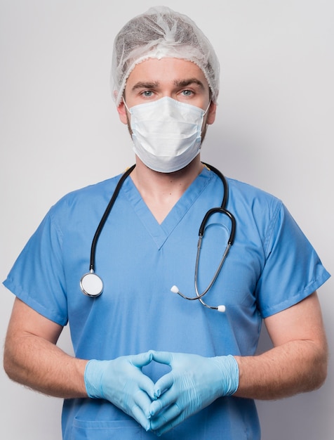 Photo portrait of nurse with stethoscope and surgical gloves