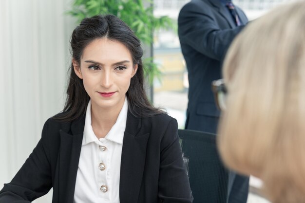 写真 美しい若い女性の肖像画