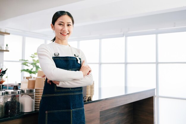 写真 笑顔の若い女性の肖像画