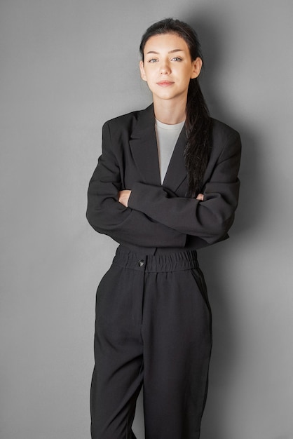 사진 비즈니스 정장을 입은 어린 소녀의 초상화