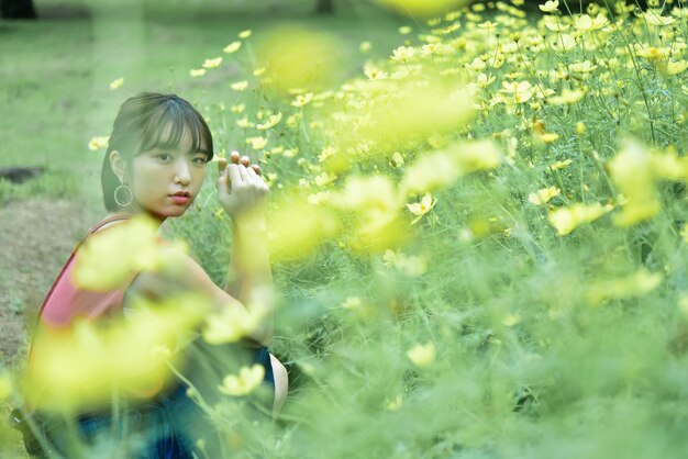 写真 フィールドの少年肖像画