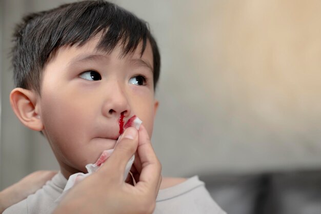 写真 可愛い男の子の肖像画