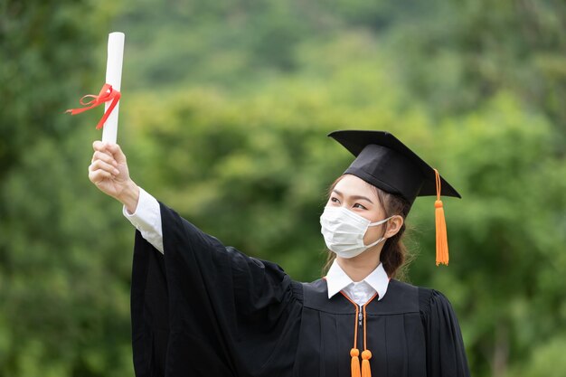 写真 傘を握っている男の肖像画