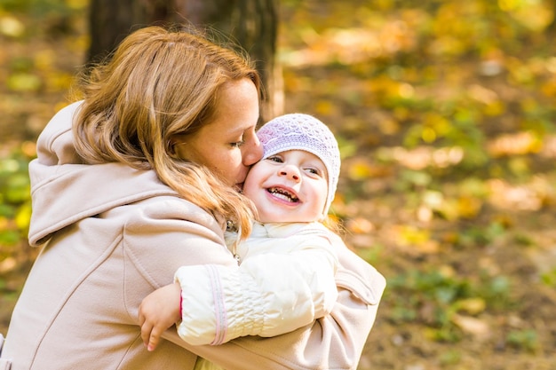 写真 母と息子の肖像画