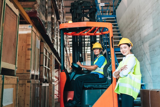 写真 建設現場で働く人々の肖像画