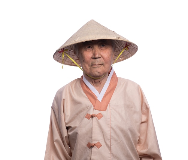 портрет старика китаец в соломенной шляпе