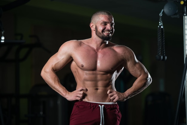 Photo portrait of a physically fit muscular man