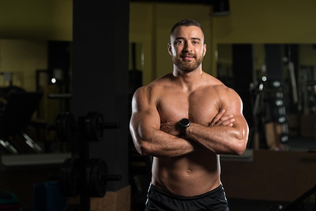 Photo portrait of a physically fit muscular man