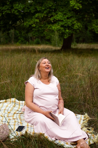 Photo portrait of plus size pregnant woman