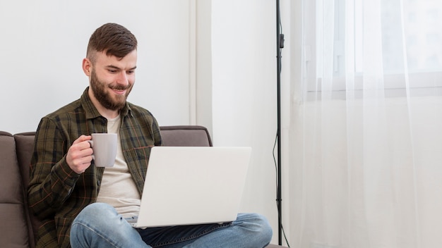 Photo portrait of positive male enjoying work from home