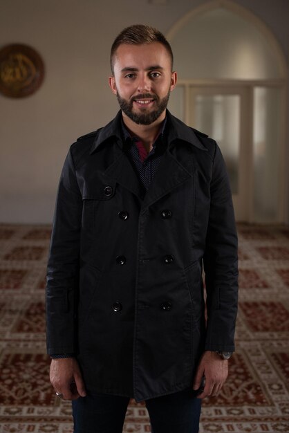 Photo portrait of a prayer at mosque