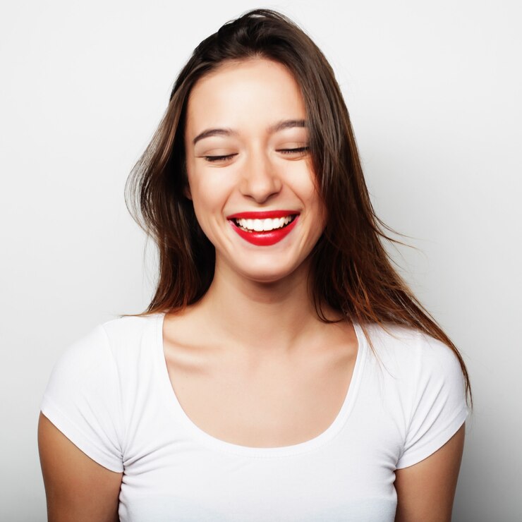 Photo portrait of a pretty girl on a white background