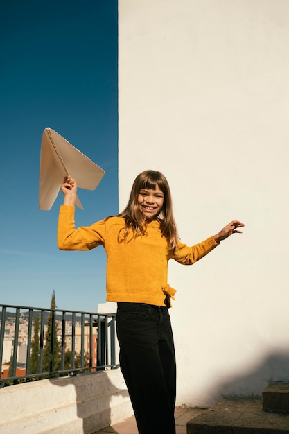 Photo portrait of pretty little girl having fun