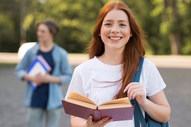 Photo portrait of pretty teenager smiling