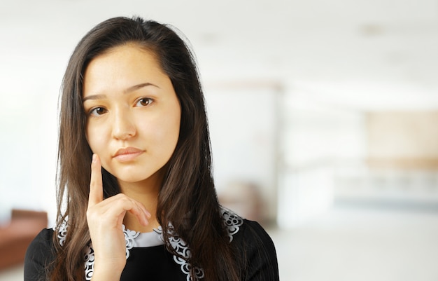 悲しい落ち込んで若い女性の肖像画