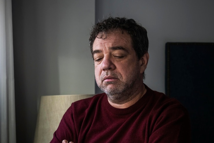 Photo portrait of a sad man at home