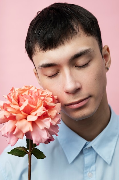 Photo portrait of sensitive man