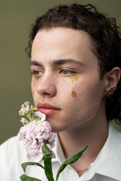 Photo portrait of sensitive man