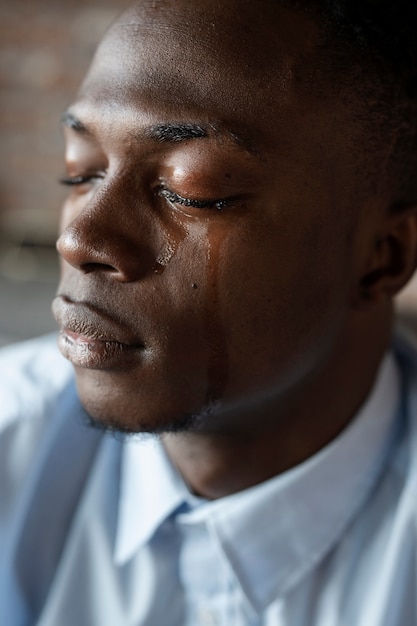 Photo portrait of sensitive man