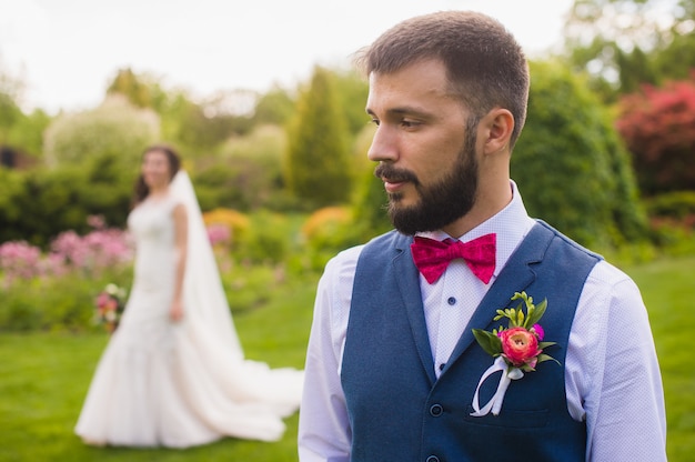 深刻なちょうど結婚した男の肖像