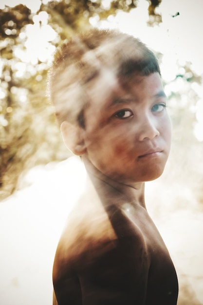 Photo portrait of shirtless boy